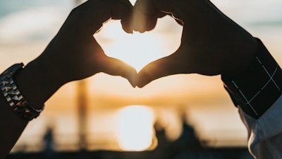五一吃瓜王：网红情侣分手撕逼全记录，男方出轨证据曝光